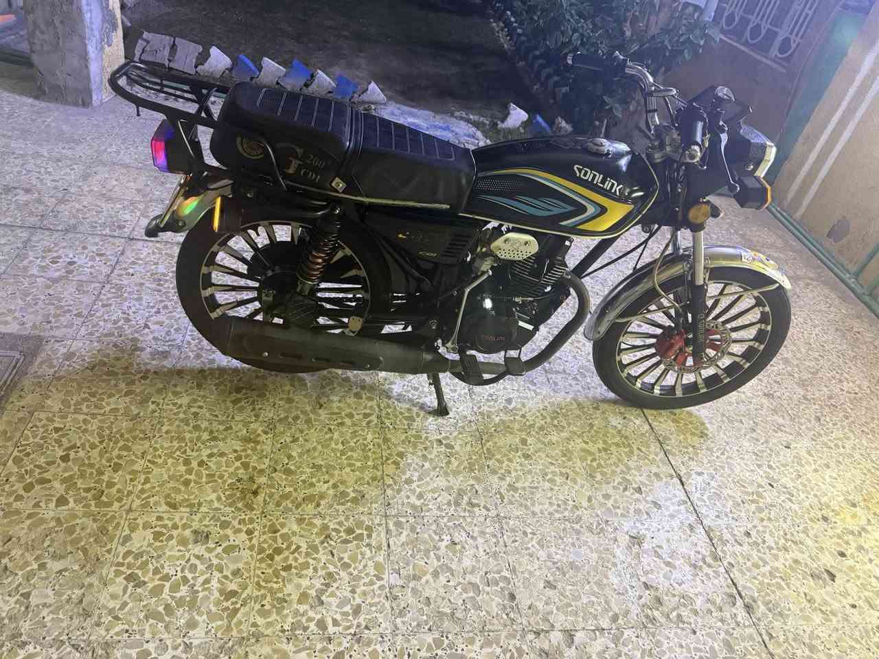 دراجه سونك 2025 محرك 200 ضاغطه وزنجيل سعر 650 وبيه مجال قليل ***********
