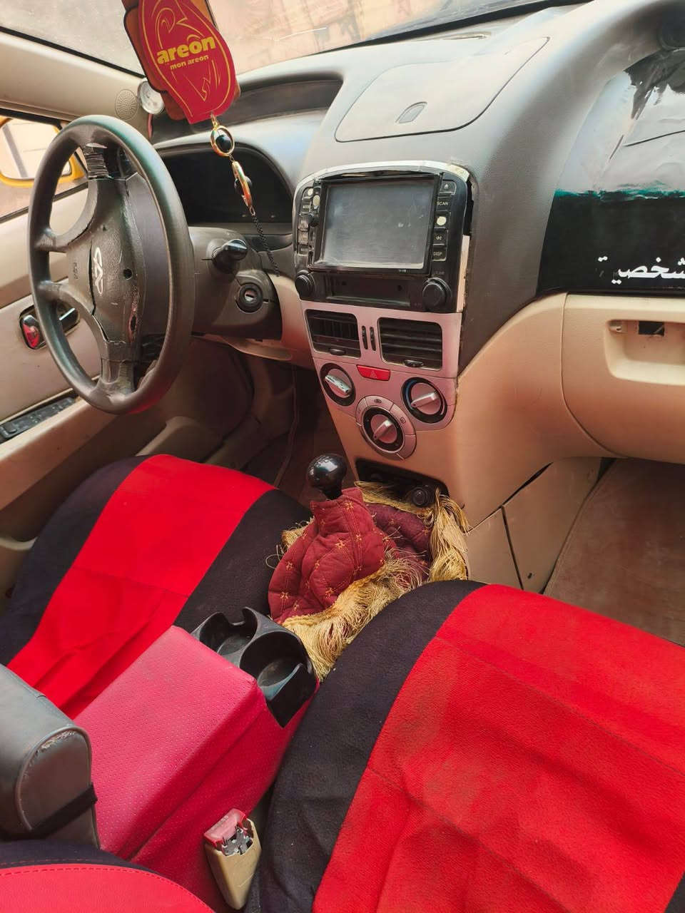 السلام عليكم ورحمة الله وبركاتة سياره شيري 2011سنوية عضم عاج تنتهي 2027السعر 20ورقه محرك كير فكر 1600شغال جاهز الاستفسار رقم الهاتف ***********----الرقم الثاني ***********
