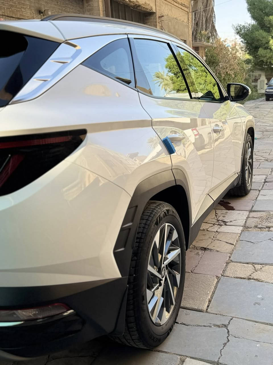 سلام عليكم
هونداي توسان 

خليجي 

موديل 2023

 الموصفات 

 سعة المحرك 2.0L 

 حساسات أمامية 

 حساسات خلفية

 لايت زينون + LED

 بك لايت LED 

كشنات كهرباء 2 

بصمه عدد 2 

 مفتاح التشغيل بصمة

 تشغيل عن بعد  

 حركة المقاعد الأمامية كهربائي

 مثبت السرعة 

 أوضاع القيادة 3انضمه

 حساسات ضغط اطارات 

 قطعتين تبريد

 هاند بريك بصمة 

 اشارة في المرايا الجانبية

 أوتو هولد - Auto Hold

 نظام مانع الانزلاق

 نظام نزول المنحدرات

ماشيه56الف 

‏ Bluetooth - USB - Type C

 شاحن هاتف

 بردات أبواب خلفية

بعد بيها هواي موصفات 

مكاني بغداد 

الرقم ***********
