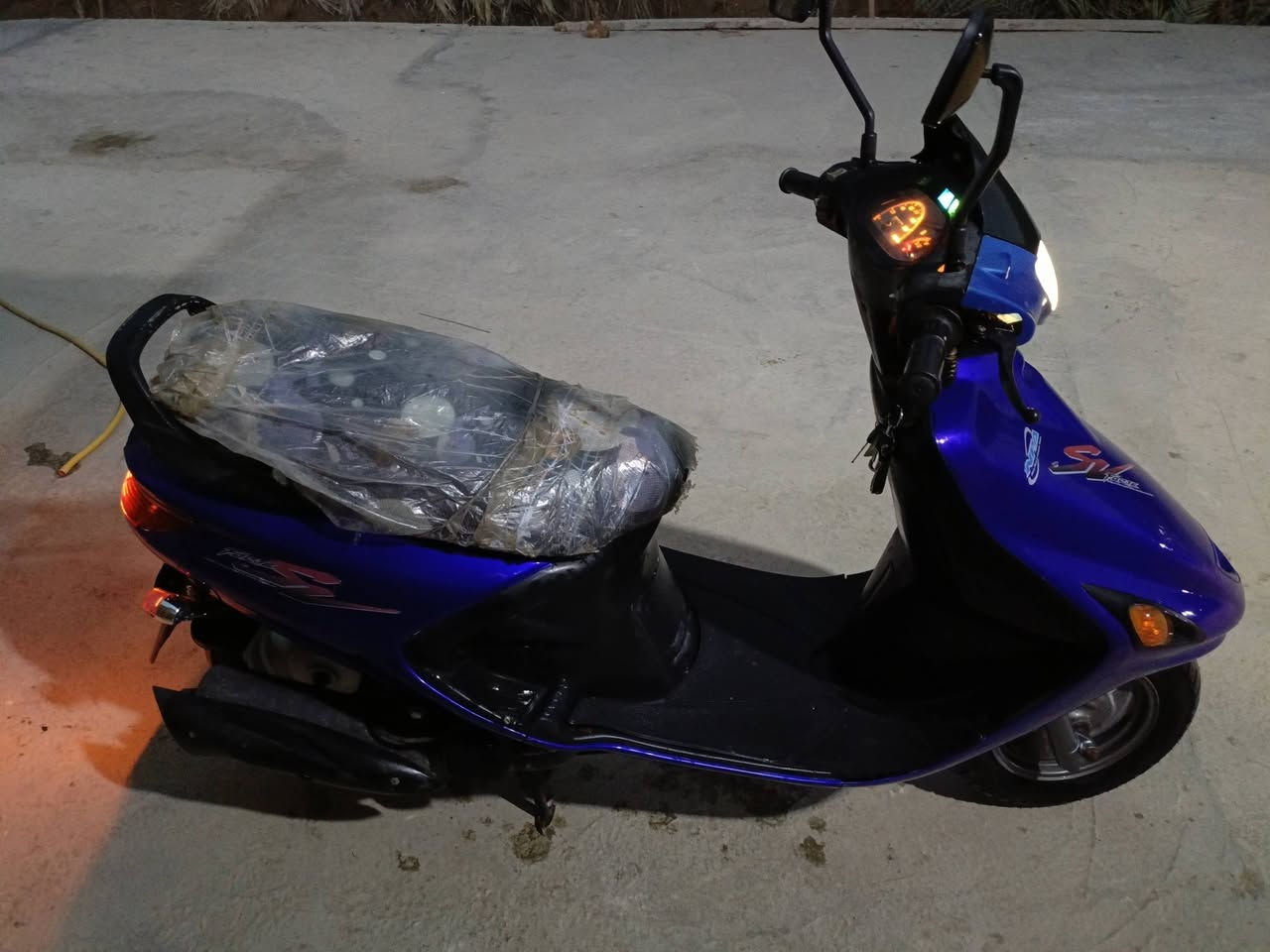 سلام عليكم اخوان دراجه فراشه لبيع كلشي مابيه نكرت سلف هندر شغال ضفيره جديدة كلشي جديد كيج بانزين شغال كيج كيلو متر اشاير معدل وشلعه بيه راجه كدامك بصور خير من الله ناعمه ومستعجل على بيعته مال جناي 475بيه مجال حكك جيه ‏‪***********‬‏
