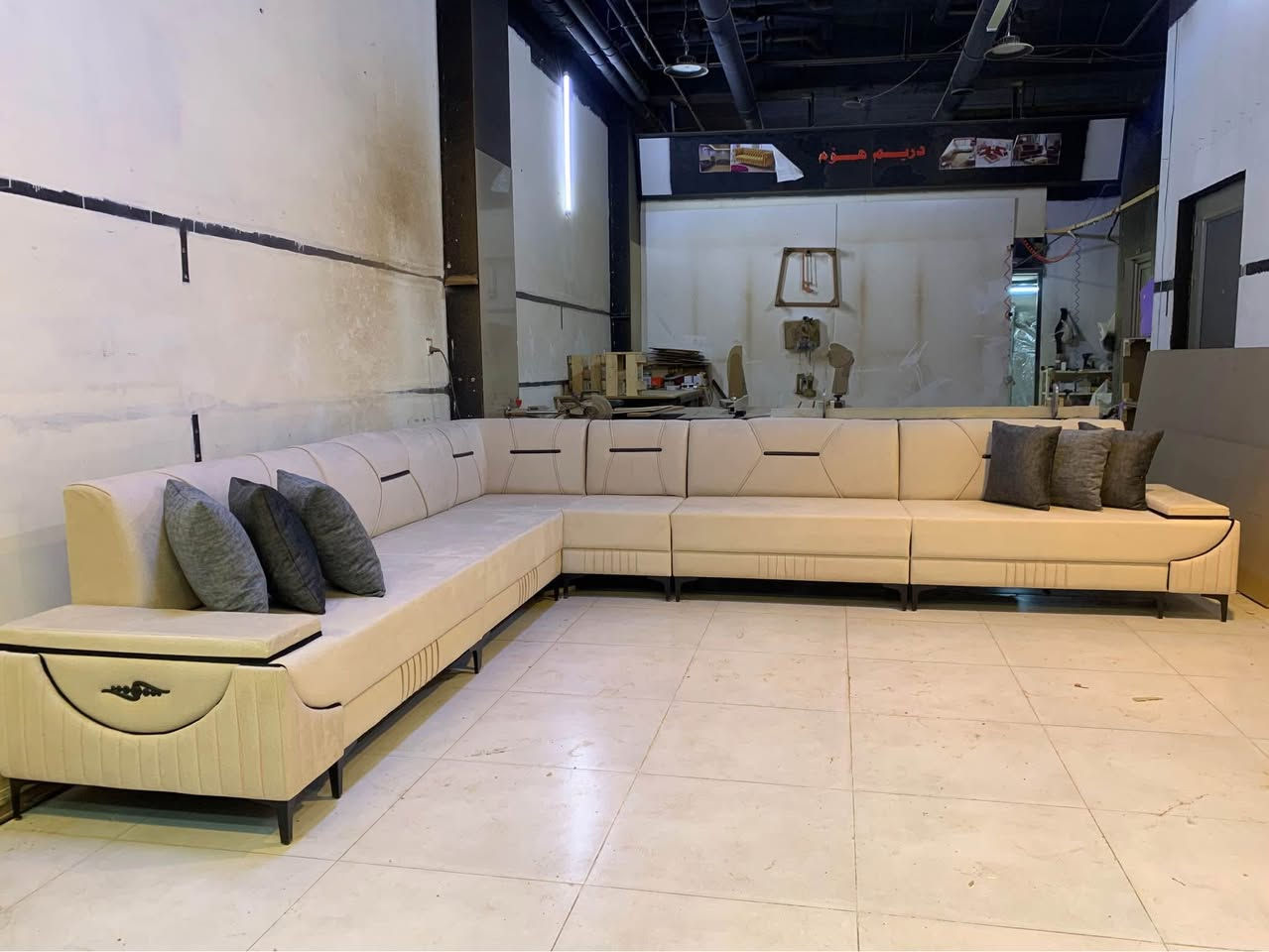 ‎تاخم ١٠ نەفەری 
٣٢٠ هەزار
***********‎ أربيل, العراق
