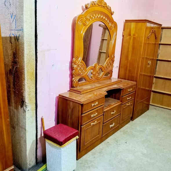 غرفة نوم مستعمل قليل جداً وشغل ثقيل جداً كلها خمس ملم نظافة فول الفول 100/100 العنوان حسنكوي مقابيل اعدادية تلعفر للاستفسار ***********
