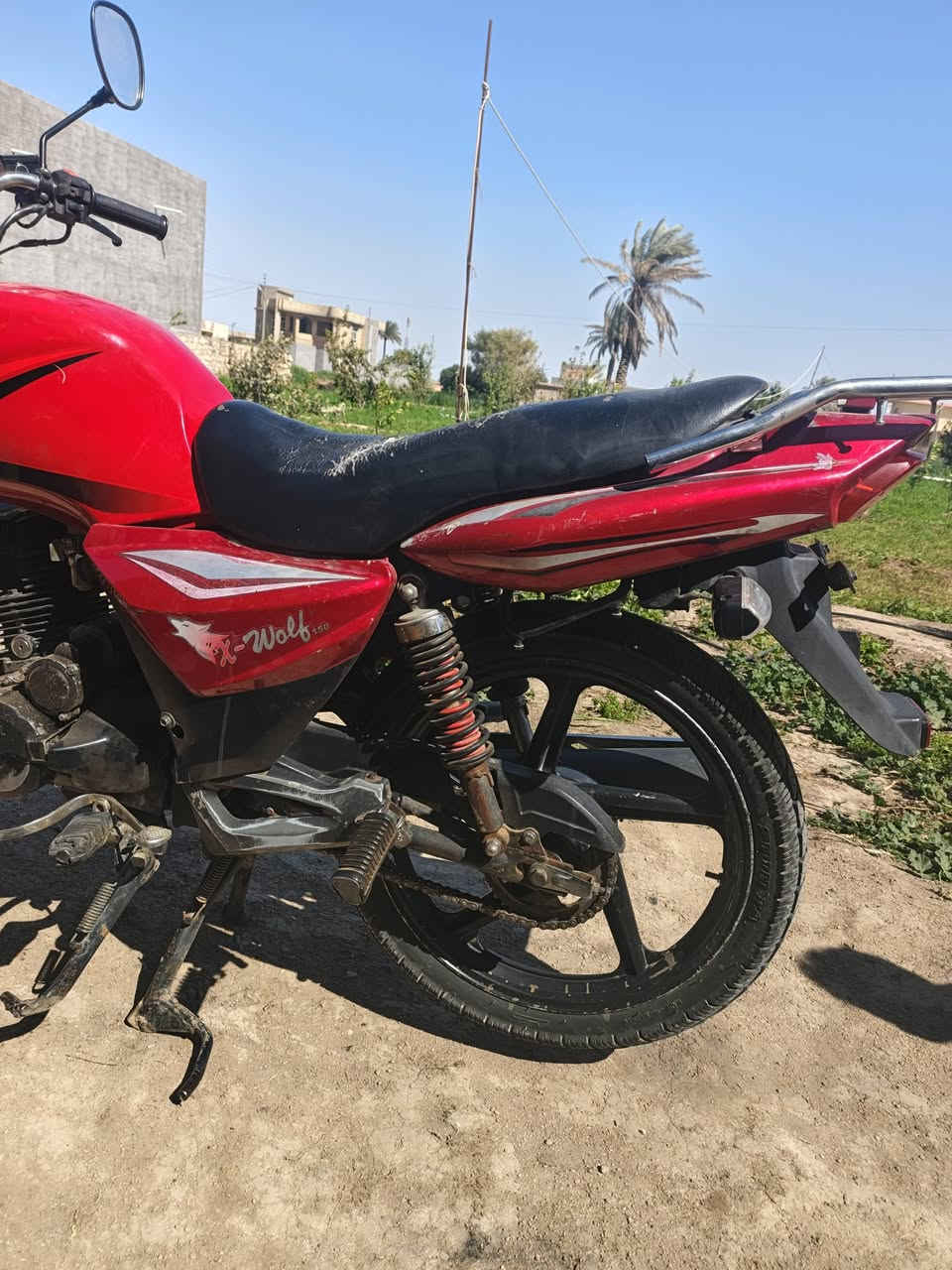 سلام عليكم سايم سوبر موديل 19 بدون اوراق نقصه لايت بي لايت مال هيوشه بس لايت قوي وعندي مرات يدخن الماطور سعره 450 وبي مجال مكاني جزيره الخالديه ***********
