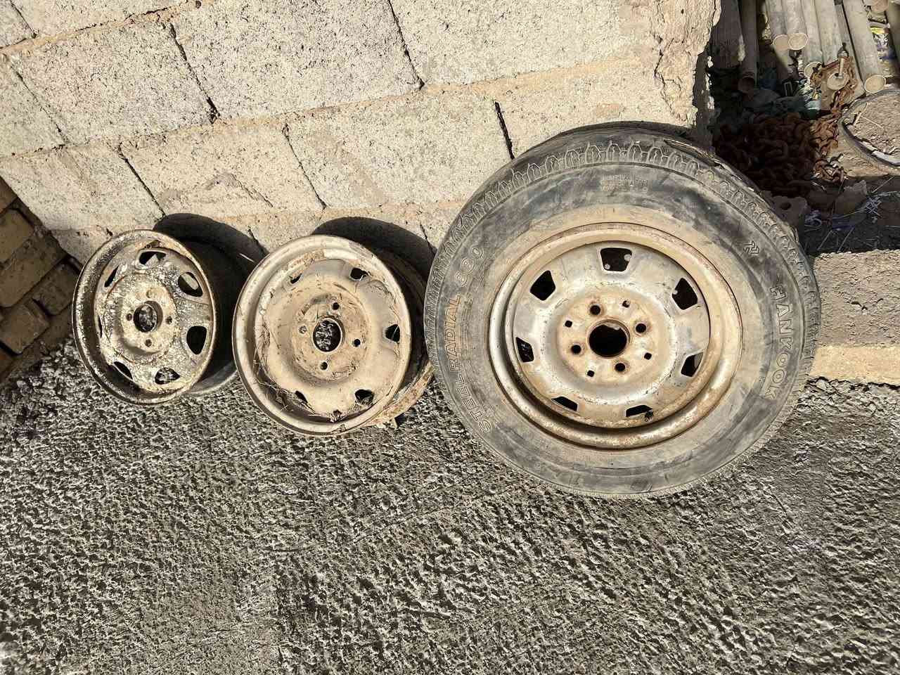 السلام عليكم عندي هذني وياله 3 سعرهن 50 الف كلهن حجم 13  مكاني بغداد حي الجهاد ***********
