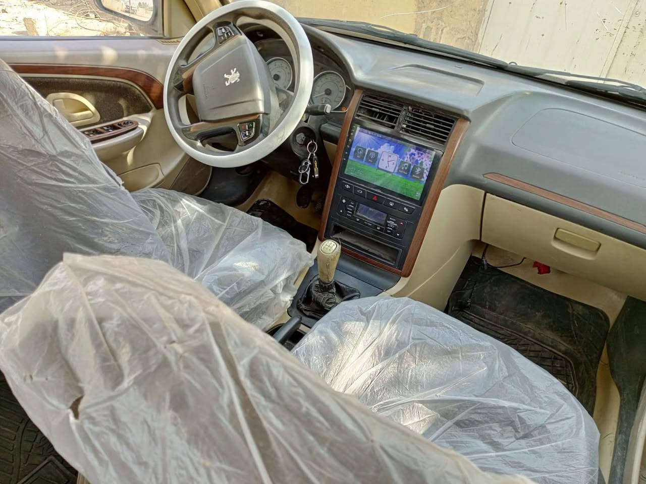 السلام عليكم بيجو بارص بابل بانزين غاز سياره حلوه ونظيفه ومبدل بس بنيد العنوان بغداد حي  الكوفه قرب كسر وعطش الستفسار *********** ما متواجد فيس
