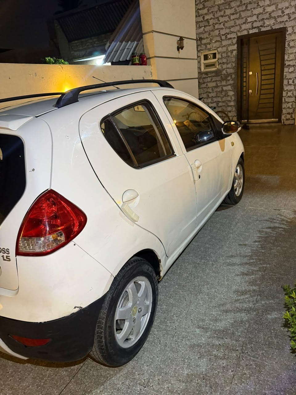 السلام عليكم 
🚗 للبيع: شيري باندا كروز 2012

🔹 السعر: 50 ورقة (قابل للتفاوض البسيط)
🔹 اللون: أبيض
🔹 الحالة: ممتازة

تفاصيل السيارة:
 • بيها فقط قطعتين صبغ
 • المكينة والكير والتبريد بحالة ممتازة
 • صدر أمامي وخلفي بحالة ممتازة
 • الكهربائيات كلها شغالة 100%
 • السيارة نظيفة وجاهزة للاستخدام

📍 العنوان: بغداد – حي الجامعة – شارع المركز
📞 رقم الهاتف: *********** بغداد, العراق
