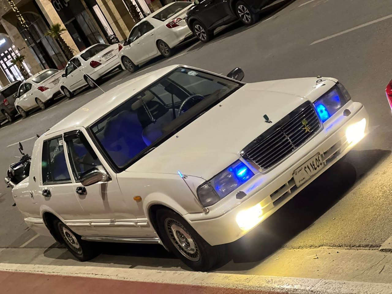 نیسان سدریک ٢٠٠١ 
سپی
٤ جام کارەبا
گێر عادی
مەکینە ٣٠٠٠
تەقەو ڕەقەی نیە
گێرو مەکینە مەزبووت
ئاڕم پلستیکی سلێمانی بەشەرتی غەرامە
یەک دەعمی پێشی هەیە شایەنی باس نیە
سایەرەکە نموونەیە 
٣١٣کم ڕۆشتووە
تاێەو پاتری تازەیە
بۆێاخ پەڵە پەڵە هەیەتی لەبەر ئەوەی سپیە 
سەیارەکە تا بڵێ جوانە
موشتەری بەس تەلەفوون کە *********** السليمانية, العراق
