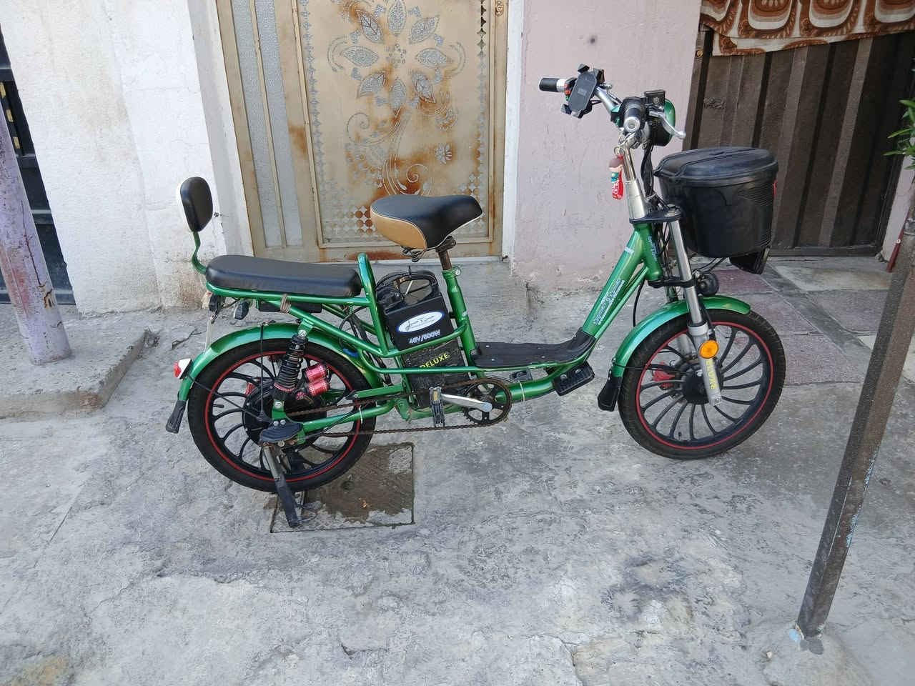 السلام عليكم دراجه شحن حجم 20 موديل 2023 السعر 350 وبيه مجال  بطاريه جديده الاصليه لوك بعده ب جيس التاير الامامي جديد مابيه نقوصات اي عطل مابيه للاستفسار خاص او الاتصال على الرقم *********** وتساب
