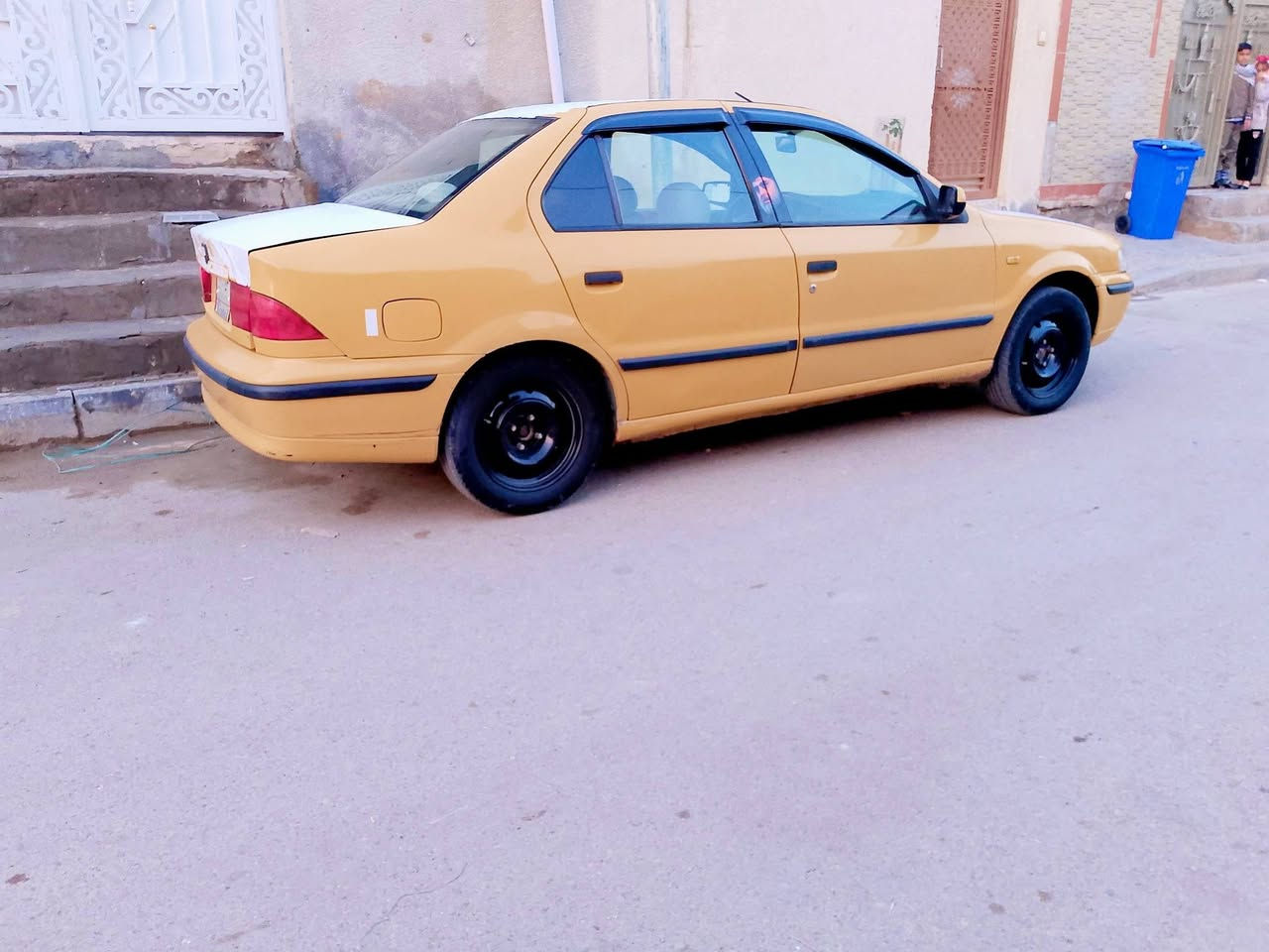 سلام عليكم 
سمند 2013 رقم بغداد سنويه ما صاقطه مصفره هيه وغرامات بيه بنيد مبدل وطخه وره خفيفه كلش دوسه علا وضع الشركه ما معمرات سياره خير من الله ربع ما ذب عليه   مكينه وكير كفاله سياره ناعمه وخير من الله تدفه وتبريد كهربايات علا وضع الشركه مكانه واسط سعره 39بيه مجال قليل ***********
