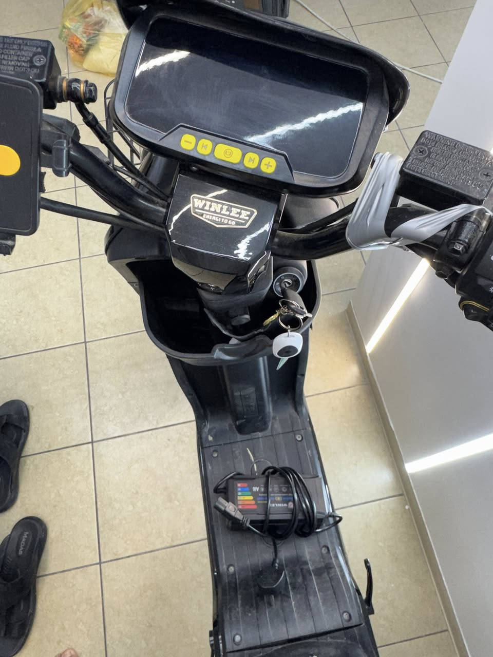 دراجة شحن R9 موديل 2026 للبيع 🔥
📌 جديدة مشتراها بشهر الثاني  
📌 بيها 5 بطاريات + شاحن  
📌 ويجي وياها مري + جميع أغراضها كاملة  
📌 وياها وصل الشراء (فاتورة)  

💥 سبب البيع:  
صار بيها حادث بسيط واريد أبيعها  وجاي انشيل

📄 ملف الدراجة: 1500  

💰 السعر: عالخاص  

📍 الدراجة نظيفة واستخدام خفيف  

للتواصل ***********
