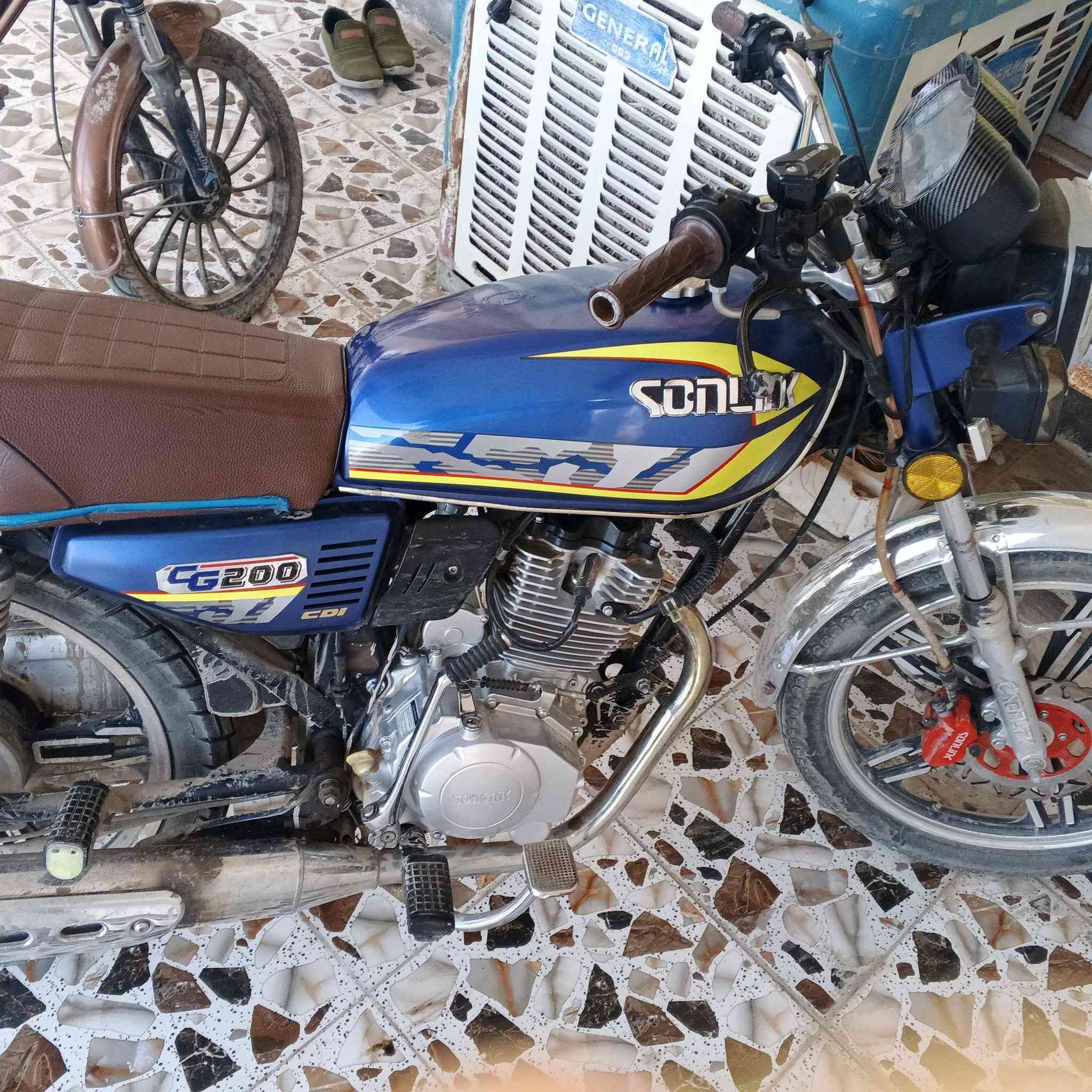 السلام عليكم دراجته 2024 كلشي بلادي بيها نضيفه أوراق بيها 

شلعه معدل مكفوله كهربائيات كامل شلعه تشك الگاع 

السعر 675
 متواجد ع رقم لو واتساب ‏‪***********‬‏
