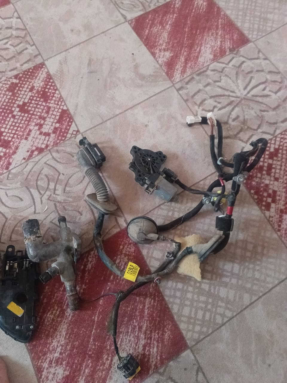 سلام عليكم من رخصت الادمن غراض كيا فورتي مسجل ،ضفيره باب،دكمه جام الصدر عكس السائق،ماطور جام ،يدت باب،حساس،في في تي كلهن شغالات شنو محتاج منهن خابر وبيك خير وتدلل ‏‪***********‬‏
