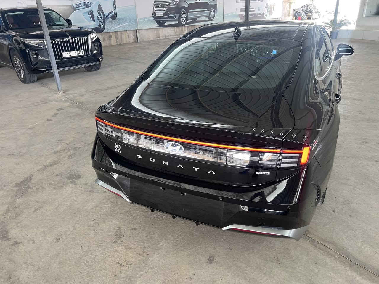 للبيع: هونداي سوناتا هايبرد موديل 2025 وارد امريكي 
السيارة زيروا ماشيه فقط 2000 
بدون ايرباك بدون حدادية بدون تبديل
صبغ فقط مكان علامة الهونداي
السيارة فوول مواصفات للاخير صنف Limited اعلى فئة
المواصفات:
شاشه كبيرةمع الخرائط ناڤيگيشن
5 كامرات محيطية 
شاشه تدعم التطبيقات على الهاتف CarPlay و Android Auto
فتحه بانوراما
مينوري عالمقاعد 
تدفئة وتكييف على المقاعد
داتا شو عالجامعة
تدفئة بالستيرن
سايد بريك الكتروني
تشغيل بصمه
بصمة على الابواب
تشغيل عن بعد 
شاحن تلفون وايرليس
حساسات امامية وخلفي
نظام اسطفاف تلقائي AutoPark السيارة تطبگ بوحده
كراسي الامامية جلد وكهرباء 
رادار مانع تصادق امامي وخلفي
نقطه عمياء
تحديد مسار 
مثبت سرعة 
ومواصفات اضافية كثيرة 
مكان السيارة: في المنطقة الحرة بالاردن
السعر حره 195 ورقه
السعر على كتاب شهداء: 205 ورقات 
السعر مع الگمرك للشمال: 225 ورقه مع الرقم
للتواصل ومزيد من التفاصيل على الخاص حياكم الله


**إذا كنت صاحب هذا الإعلان وتريد حذفه لأي سبب، رجاءا أرسل رسالة إلى الدعم الفني**
