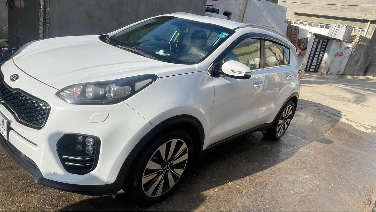 سبورتج 18 خليجي سعرها 185 بيها بارد بالجنطه شبرين وصبغ بالدعاميه الأمامية شبرين ماشيه 111 مكان السياره ديالى 
*********** بلاد, صلاح الدين
