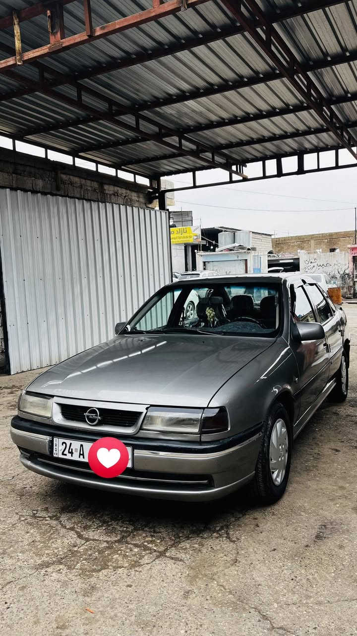 اوبل فيكترا
موديل 1992
حجم 18
صبغ عام جماليه 
رقم سنويه جديد 2030
کير و محرك تحويل شرط 
***********

