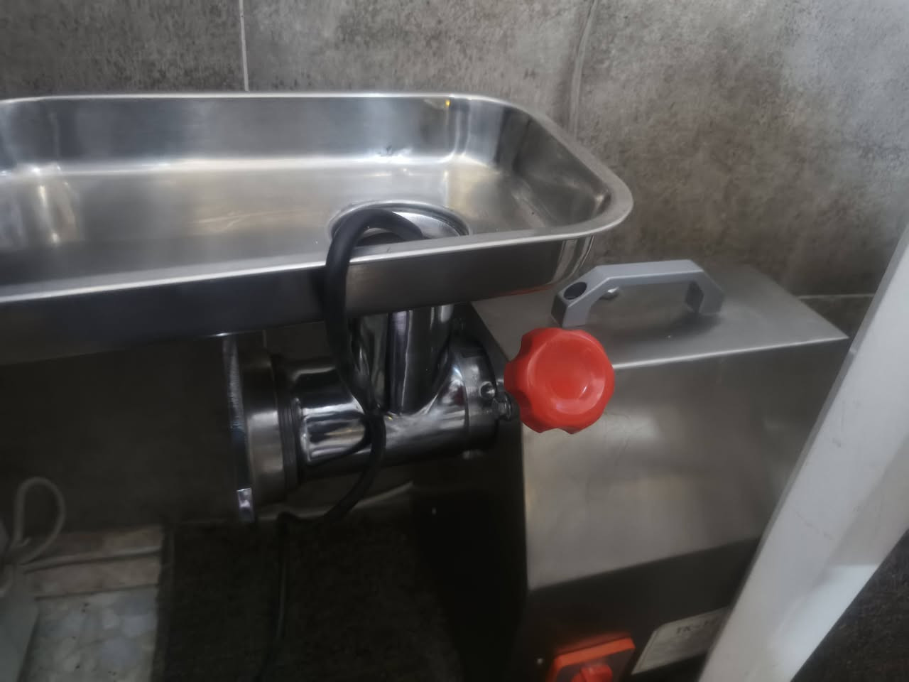 السلام عليكم غراض للبيع جديده غير مستعمله الاستفسار واتساب ***********
