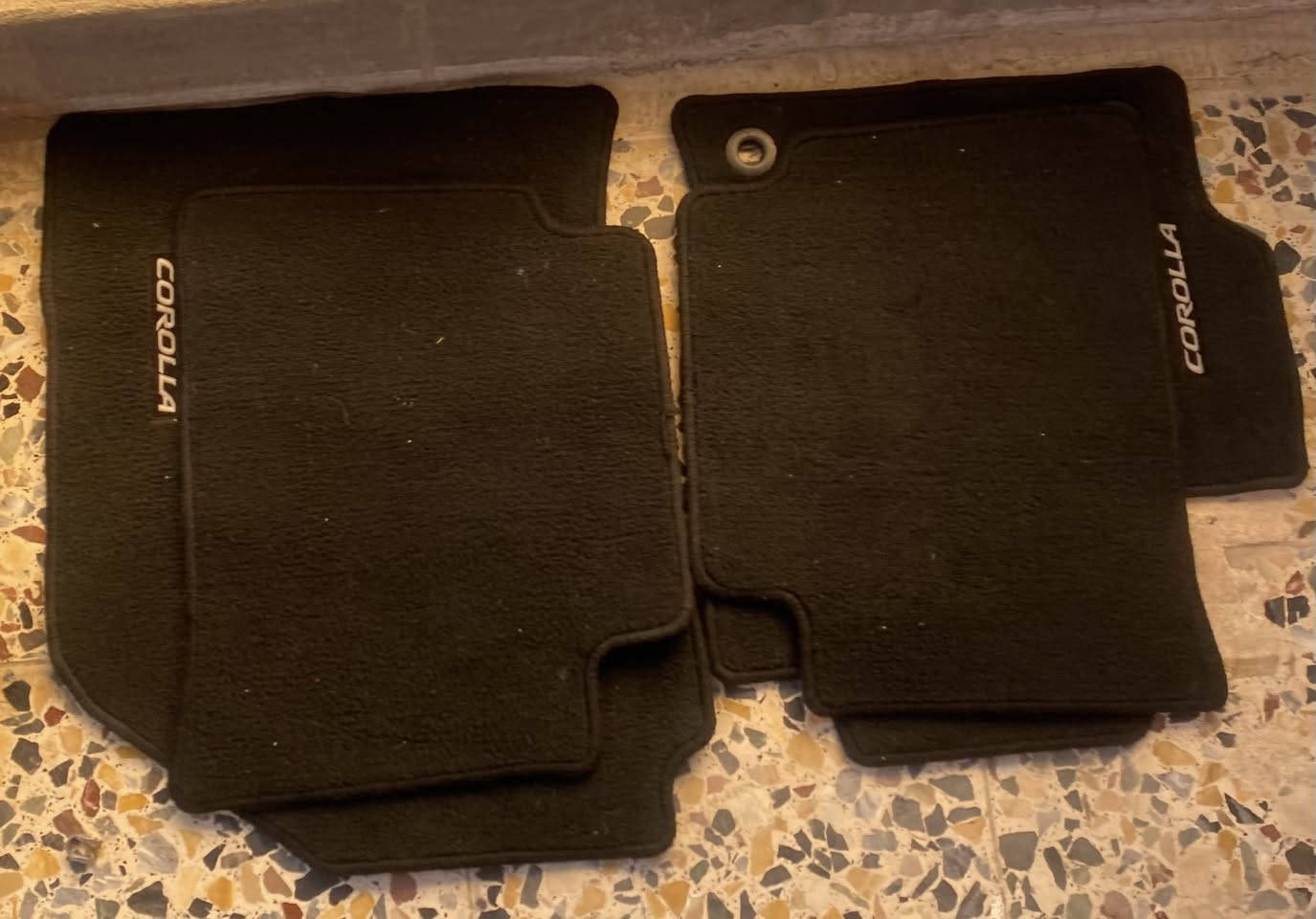 ارضيات كاربت + ارضيات ربل اصليات مستخدمات بدون اي ضرر يرهمن لجميع الكورلات من موديل 2020 الى 2025 سعر الارضية الواحدة 25 ألف فقط 
مكان بغداد حي الجهاد الضباط 
***********
