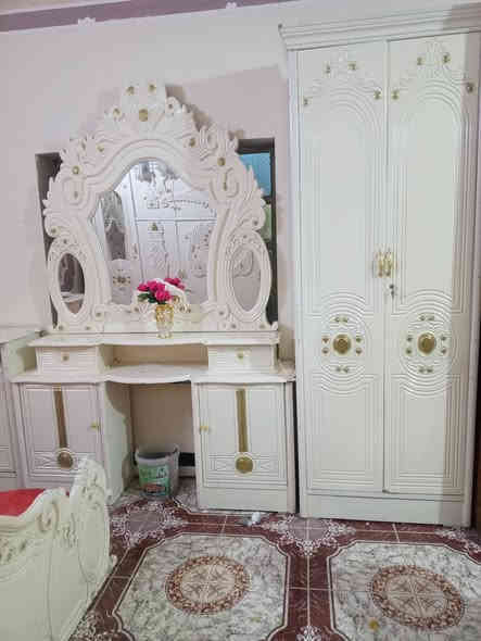 توجد غرفة نوم للبيع خشب عراقي فصال تركي نضافه فول اللاستفسار اتصال ***********
