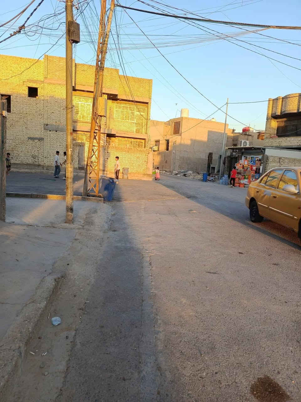 السلام عليكم توفر عندي بيت للبيع 100متر --جبها8--نزال-- 12ونص--- البيت طابقين  زراعي سند 117 منطقة كامله كل خدمات مي مجاري كهرباء تبليط  موقع البيت البلديات الضباط خلف الصحفين قرب مدرسه زين القوس منطقة حي الامير الاستفسار اكثر*********** الرد واتساب ماسنجر   حسن للعقار
