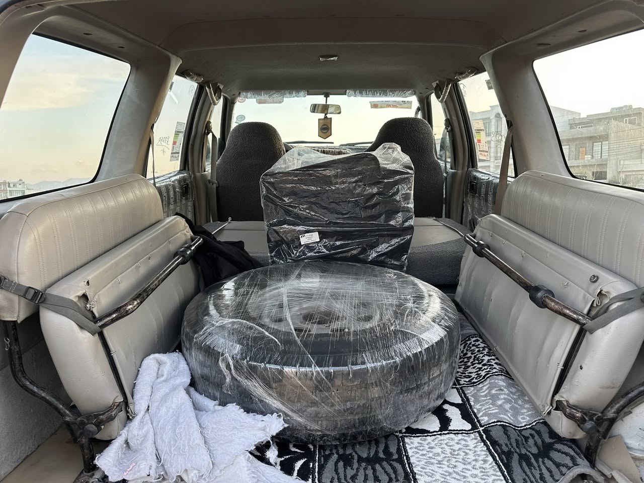 نیسان پاترۆڵ بۆ فرۆشتن 2002ناو سپی محسن 296هەزار kmهقیقی رۆیوە
گێرو مەکینەو صەوتو بۆخار دوکەڵ بەشەرتی ١٠٠فیتەر 
ناوی نیە لە حاسیبە 
حورە بۆ هەموو لایەک
سەنەوی بەناوی خۆمانەوەیە ٣مانگە بەسەر جوە 
تحویل وەکالەو غرامە بەشەرت 
هەزەی تازەیە
(بەدەنی پێشی نەتەقیوە)شانسی بەشەرت 
(دەعم و لێدراوی نیە) 
3پارجەی بۆیاخە بۆ جوانی 
 سەقفو شانی زۆر جوانە 
ئەکسل دەبڵ ئەکسلو هەمو شتێکی زۆر مەزبوتە زۆر توندو تۆڵو بێ کێشەیە
زۆر بەهەڵمەتە کارەبای مەزبوتە 
تەبریت سارد❄️و گەرم ئیش ئەکا 
بەس بەنزینە هەردو تەنکی ئیش ئەکات 
سەیارەکە هیج کێشەیەکی نیە سعر92مجال کەم  
شوێن چەمچەماڵ 
ژ.م وەتساپ ***********
***********
ئەدمین ❤️🌹
