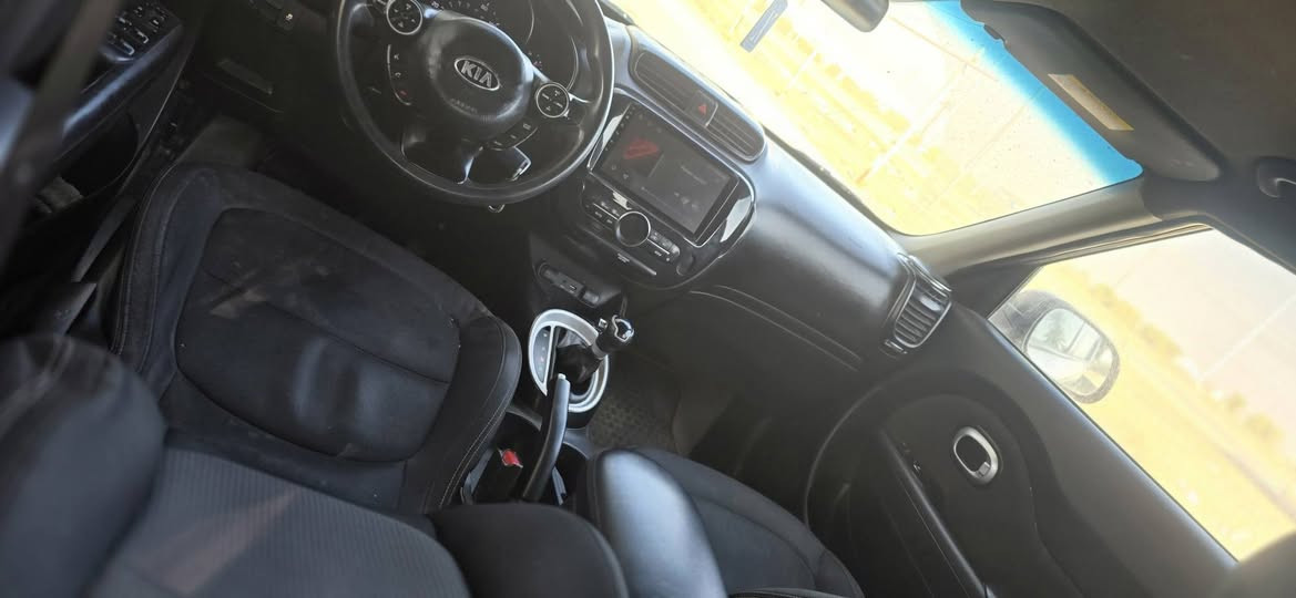 سلام عليكم سياره صول موديل 2017 مكينه 2000 GDi جاهزه عله اخر حبايه حداديه جديده باتري جديد ماشيه 77 رقم نكليزي تحويل مباشر صبغ عام اكفل كلبه وكص السعر 98 وبيها مجال ***********
