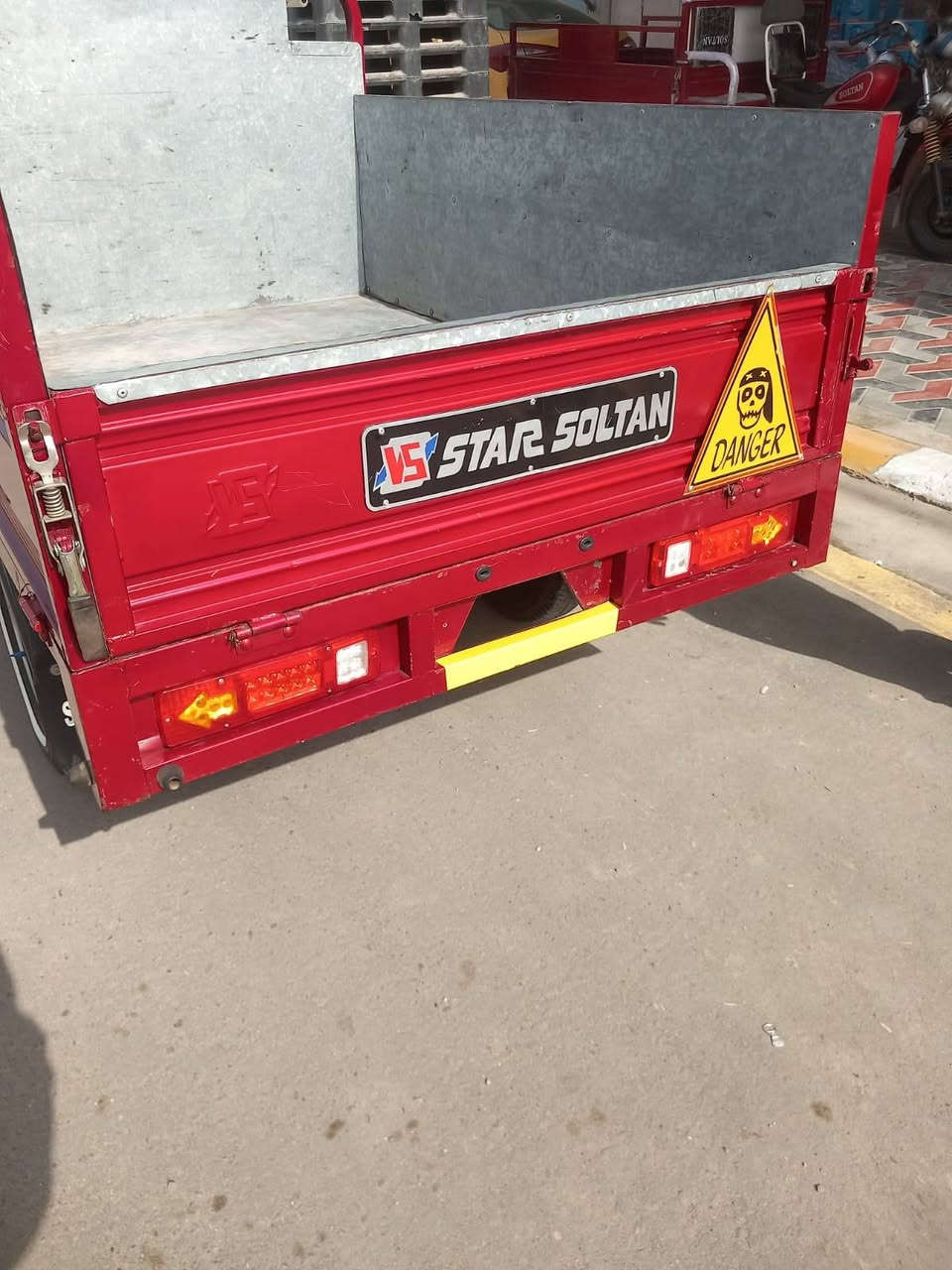 سلام عليكم ستوته 22 طالعه 24 مكفوله كفاله عامه وكيله بشارع بغداد 
مامتواجد على خاص هاذ رقم الولد ***********
