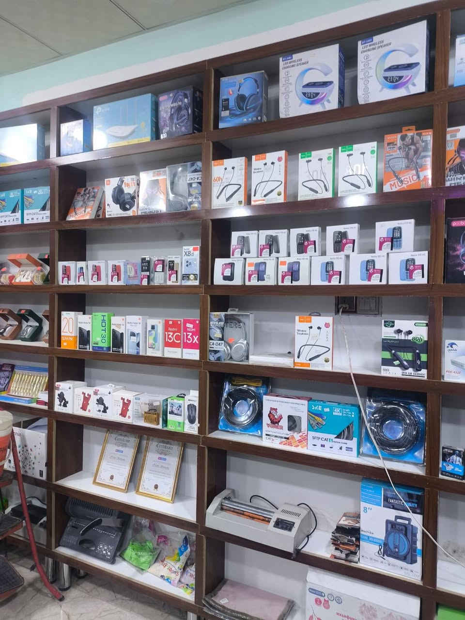 مكتب للبيع الشهداء
نهاية شارع المنجزات 
يحتوي على قرطاسية وطابعات وحاسبه 
مكتب موبايلات واستنساخ مثل ماموضح بالتصوير 
للبيع هو والموقع والديكور شلع 
للتواصل خاص


**إذا كنت صاحب هذا الإعلان وتريد حذفه لأي سبب، رجاءا أرسل رسالة إلى الدعم الفني**