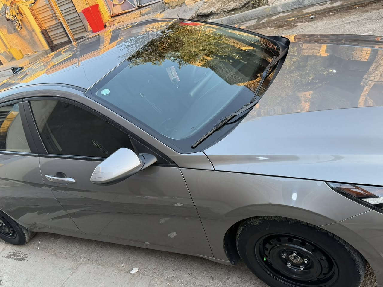 النترا 2023 بيع او مرواس BYD
وارد امريكي مرقم بغداد حادث بنيد امبدل اصلي وجاملغات كلير  
ايرباكات كلها سليمه
 شواصي لغود مكفولات من الضرر
مواصفات
شاشة تدعم كار بلي
بصمة وتشغيل عن بعد
رادار امامي وخلفي 
حساسات بالمري
توقف ذاتي
قيادة ذاتية
ماشيه 33 الف
ثلاث انضمة قيادة
السعر135$
ملاحظه بيها طخه بجنطه بعدهي ما مصبوغه وضحه بصور
لا تعلق خابر وبيك خير ودلل 
بغداد حي الاعلام 
***********
