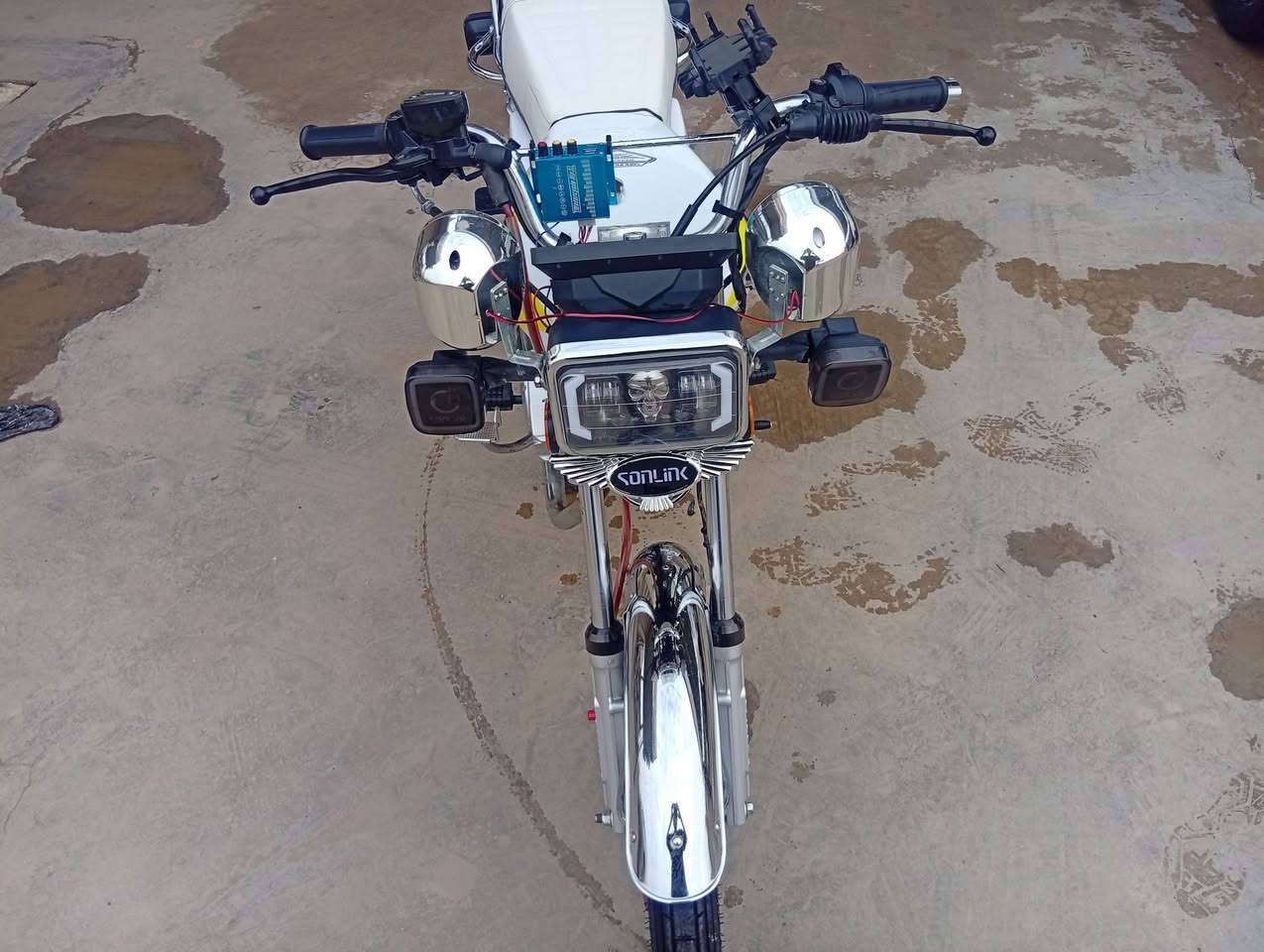 السلام عليكم دراجه للبيع موديل 25 مقفوله من كل شيء تشغيل بصمه بعد وقرب ما ماشي هوايه المكان  دلع عباس سيفون 5 السعر 800 وبيها مجال خليل ***********
