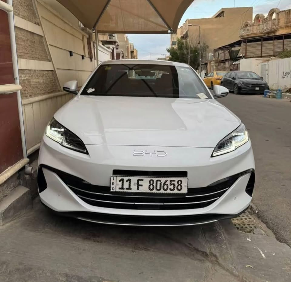 السلام عليكم BYD موديل 2025 سـيل 6 رقم بغـداد لون ابيض ومگفوله گفالة عامة من كلشي (ماشيـة 1.400فقط) السعر كلـش حلو ومناسـب ومستعجل على بيعتها للتواصل ‭***********‬
