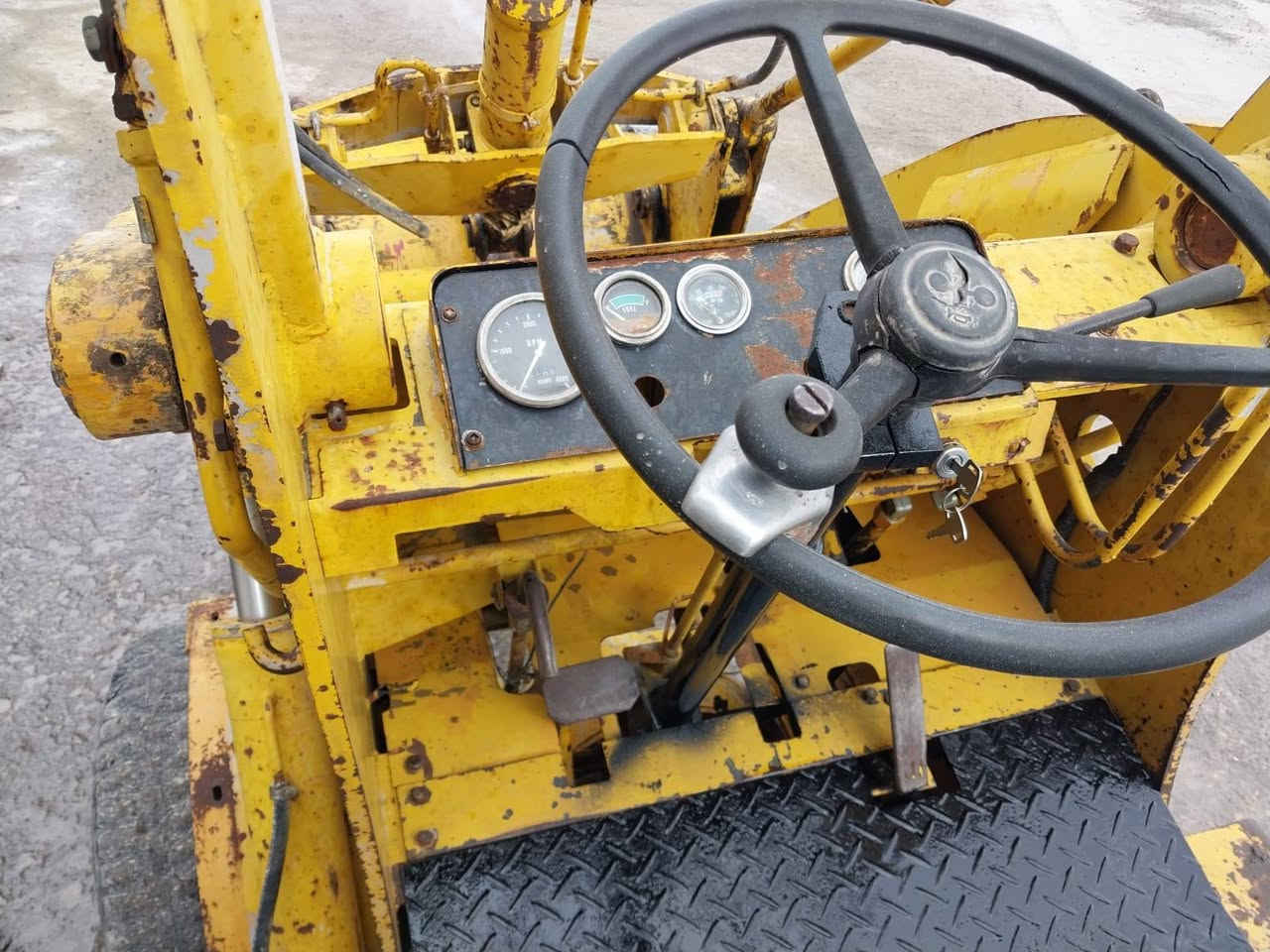 للبيع شفل ويرهم شوكيةموديل 1998 خمس طن
كير اوتوماتيك _محرك ازوز _اكسن _كلها بشرط. 
مكفول شفل وضع بلادي سعره44$ورقه أوبي مجال للإستفسار 

اكثر اتصال عل رقم "***********"
