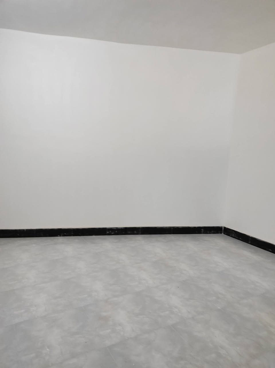 بيت 100م حي الزهراء خلف مضيف الرواجح طابق واحد كونكريت مسلح بناء هاي السنة درجة اولى غرفة صاله حمام مطبخ استقبال للاستفسار الاتصال ***********
