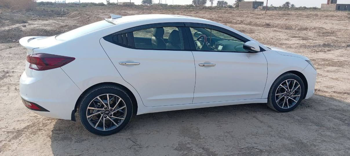 السلام عليكم هونداي النترا موديل 2020 خليجي فول مواصفات فتحه سقف بصمه تشغيل ترحيب سياره كامله مناقصه اي شي للاستفسار الاتصال على الرقم ***********
