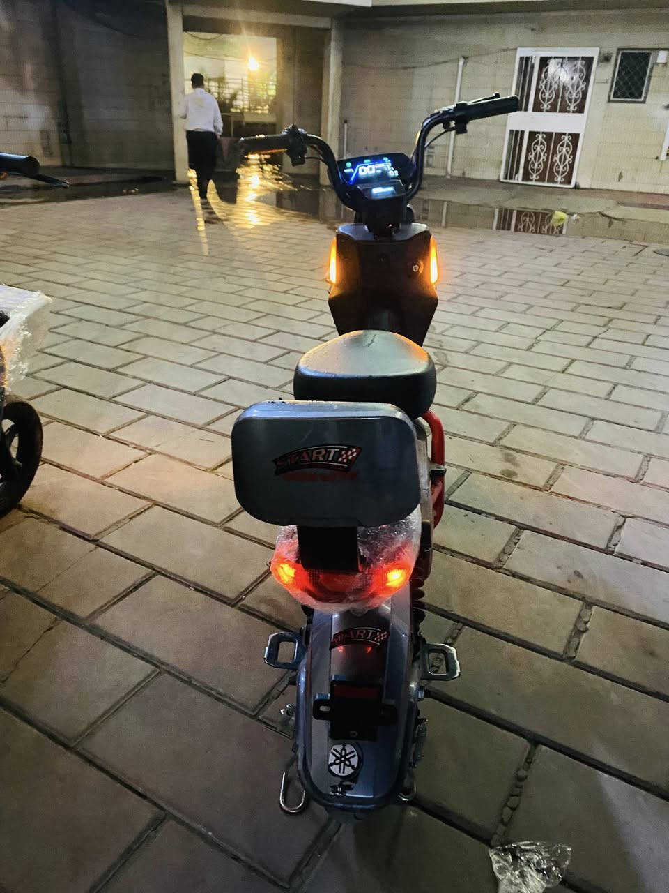 سلام عليكم دراجه شحن للبيع نوع الدراجه RAYAN MOTOR لايتLEDبيها نضامP سرع2 سرعه 45حقيقي دبل اشاره هورن قوي لايت عالي ناصي بيها هواي مواصفات السعر350الرقم*********** العنوان بغداد
