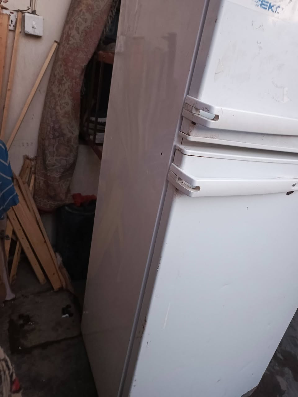 ثلاجه للبيع 100 بي مجال شغاله ثلج فول بس بيهه عيب مجر مكسور مسوي بل صور مبين


**إذا كنت صاحب هذا الإعلان وتريد حذفه لأي سبب، رجاءا أرسل رسالة إلى الدعم الفني**