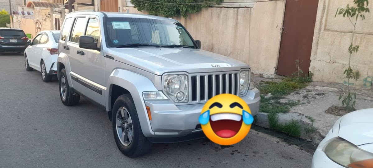 سلام عليكم جيب لبرتي موديل ٢٠٠٨ سياره كلين بدون اي حادث بعدها وضع شركه حتى محرك ما مفتوح رقمها مميز اربع أرقام رقم نينوى الدولي الجديد حتى الفور ويل شغال ماشيه ١٧٦ الف سعرها ١١٠بيع او مراوس هذا رقمي ***********
