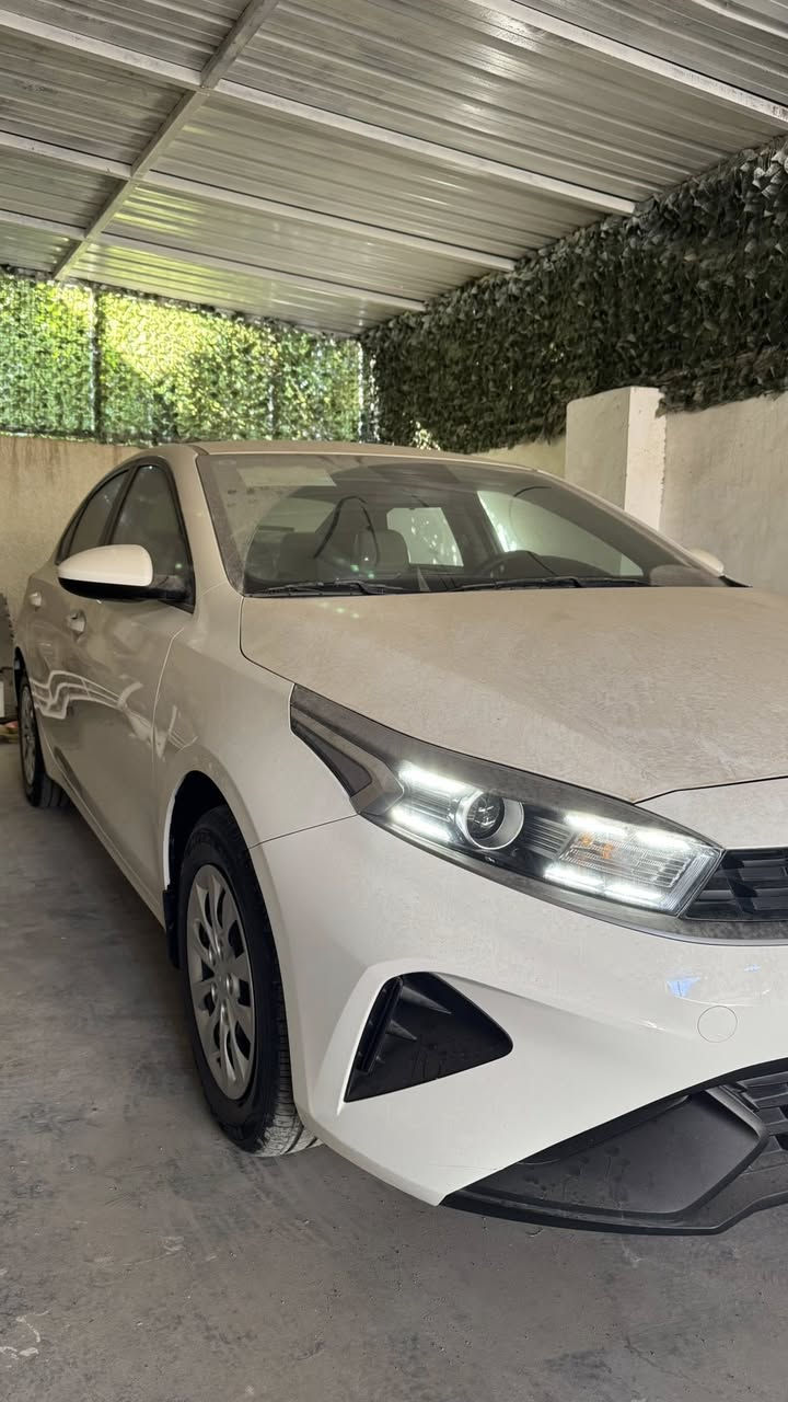 تحيه طيبه
للبيع كيا سيراتو 2024 ماشيه 26 نص فول مكينه 2000 داخل لونين السياره مكفوله من كلشي ع وضع الزيرو بسمي
مدوشمه عام وكامله بدون اي نقص 
السعر 188 وبيه مجال بسيط
مكاني بغداد الغزاليه
***********
