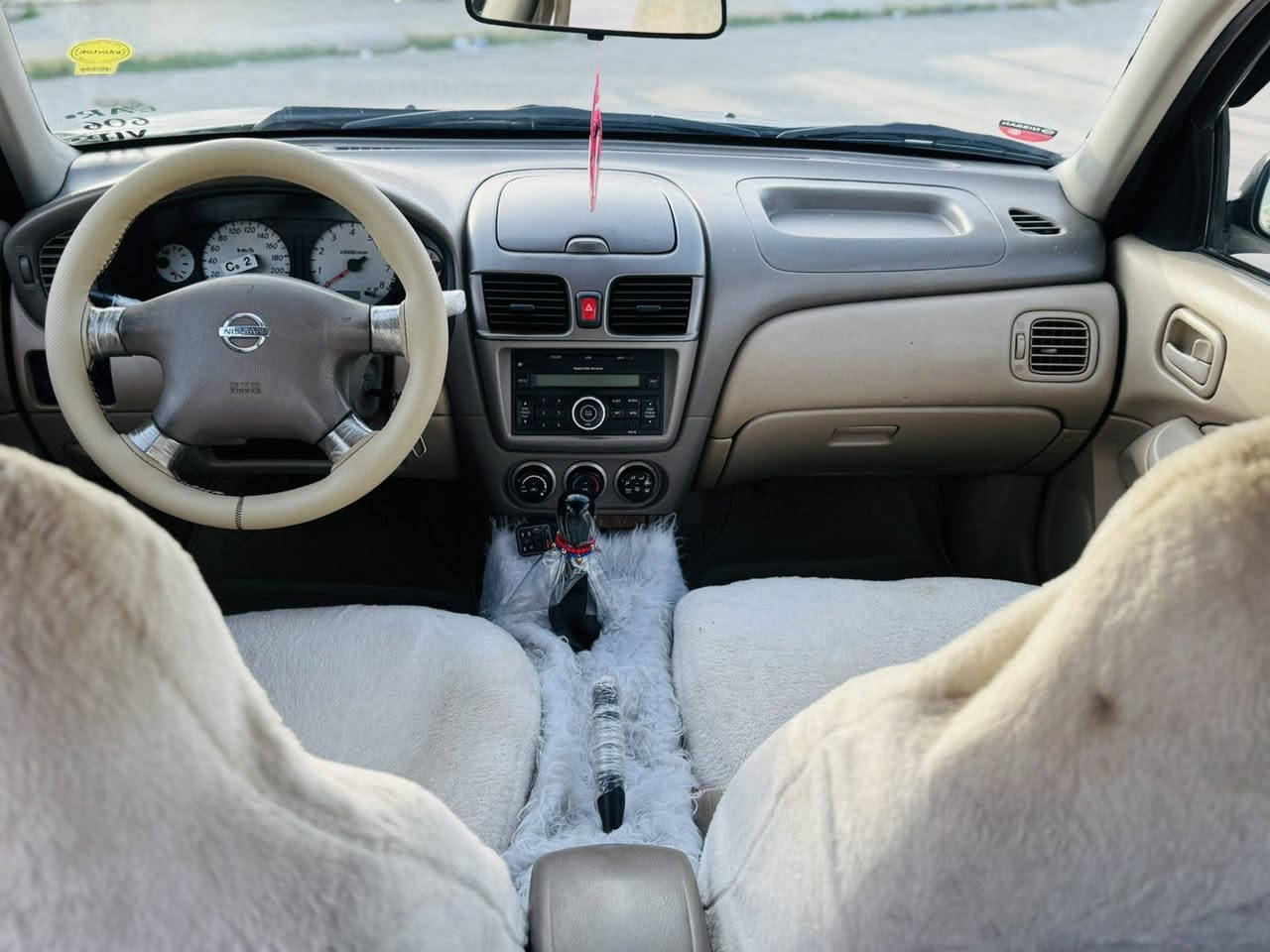 سه ني ٢٠١٠ گير عادي 
بي بوياخ بي سارد پيشو دواي ليدراوي نيه سه نه وي هه تا ٢٠٣٠تازه يه به ناوي خومه وه يه ناو زه رد جوار جام كاره با ته بريت ساردو گه رم ئيشه كات به شه رتي ١٠فيته ر ته قه و ره قه ي نيه سه ياره كه زور پاكه جوار تايه و يلي لوكي له ژيرا يه   
 مالي دوسته سعر ٩٠ گه لاو توزيك مه جال  شوين هـه له بجه ي تا زه 
ژم.***********يان *********** السليمانية, العراق
