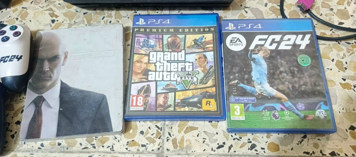 بلي 4 للبيع  مع كافه ملحقاته
1-  يده جوستك عدد 2  اصلي وتجاري 

2- اقراص عدد ٣ الموجودة صورهن بالمنشور

3- شاحنه يده + واير HD  

4- شاحنه يوباس   USB  شحنها يطول من 6 ساعات

السعر  325 وبيه مجال    مكاني الامين شارع نواب ضباط

 رقم / ***********
