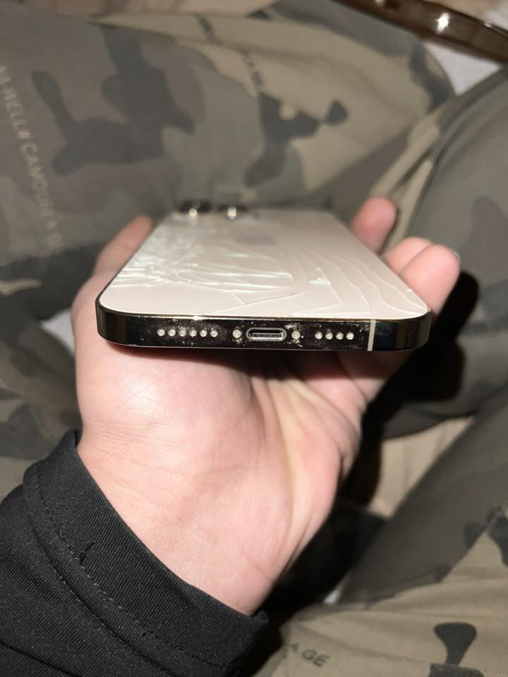 جهاز 13 برو ماكس نضافه ميه بل ميه ما مبدل بيه شي مكسور ضهر وعدسه كامره فقط السعر 500 العنون بغداد الغزاليه *********** واتساب فقط
