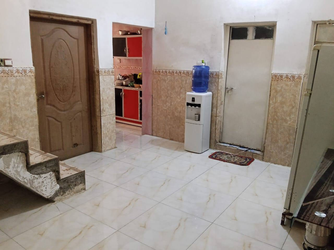 سلام عليكم دار للبيع في الشعب _الديوان محله ٣٧٥
مساحه ١٠٠ متر خلفي طابو ملك صرف نضيف بناء ٢٠١٥ 

يحتوي على الطابق الاول استقبال (3×5)ومطبخ(2×4)وصاله(3ونص×5) وغرفه نوم (3ونص×6)وحمام(2×1) وحمام خارجي (1×1وربع)

الطابق الثاني غرفه نوم(٦×3ونص)وصاله(3×3ونص)وحمام(1×2)وسطح اول 

وبيتونه (3ونص×2)وسطح ثاني 

للاستفسار الاتصال (***********)
السعر المطلوب ((90))للبيع مستعجل وبيه مجال بسيط
