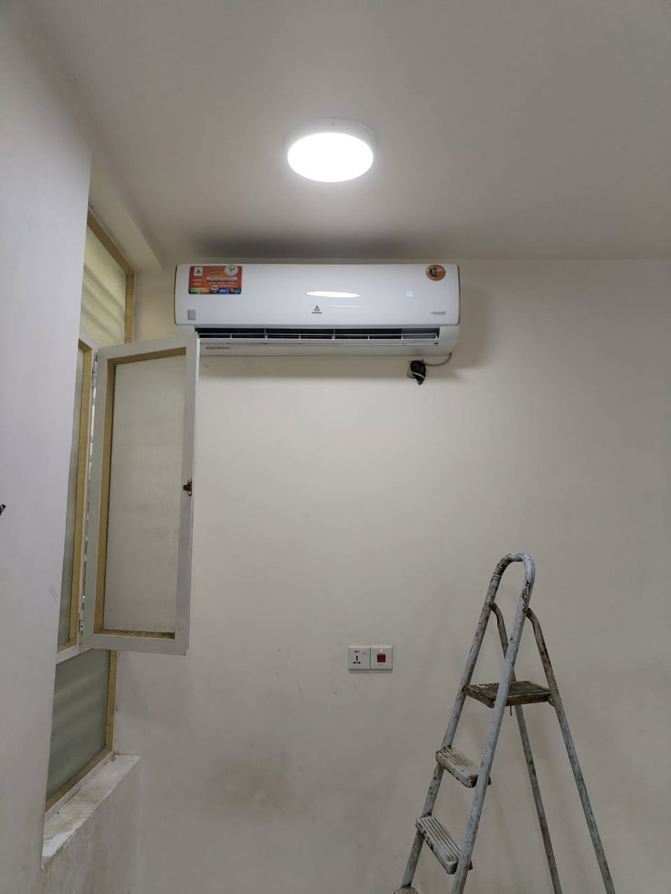 ⸻

🚨 لا تنصب سبلت قبل ما تشوف هذا!

تدفع فلوس زيادة ليش؟
وإنت تگدر تاخذ شغل أنظف وأحسن وبسعر أقل 👀❄️

🔥 عرض قوي ولفترة محدودة
خصم 20% عند تنصيب أكثر من سبلت

✔️ تنصيب بدون تخريب
✔️ ترتيب نظيف ومرتب
✔️ التزام بالوقت
✔️ شغل مضمون 100%

📍 نشتغل ببغداد والمحافظات
⏰ متواجدين 24 ساعة

📲 ***********
📲 ***********
