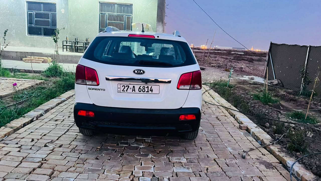 السلام عليكم 
سرونتو م 11 سيارة جديدة من مكينه 2400 سيارة 🚗 7 راكب  وحداديه نظيفه تبريد وتدفئه وتايرات كهربائيات كله نظيف وشغال السيارة كفاله من الظربه والصبغ والمعجون ماعدا الجاملغ الامام بارد قدر شبر موضح بالسونار  سنويه لل 30 وشرط التحويل السعر 140 وبيها مجال العنوان ذ ي قار قضاء الرفاعي وللاستفسار ع الرقم ***********
