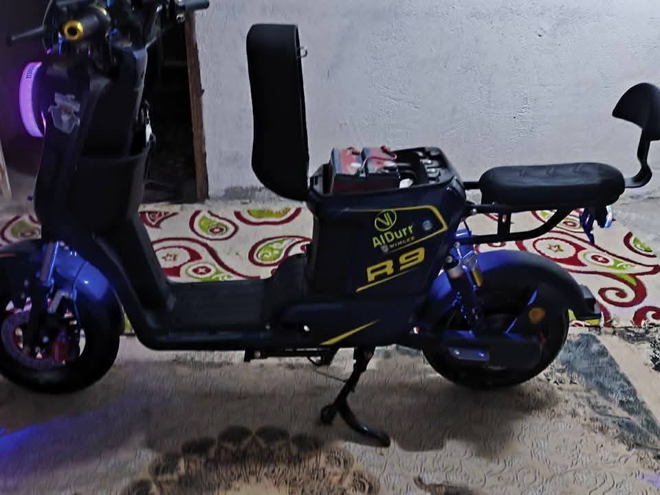 سلام عليكم دراجه شحن ار 9 للبيع موديل 26 غراضه كامله باتريات جدد دراجه نضيفه ومرتبه بيه سله وكفات ومريات يعني كامله العنوان بصره ابو الخصيب *********** السعر 500 وبيه مجال
