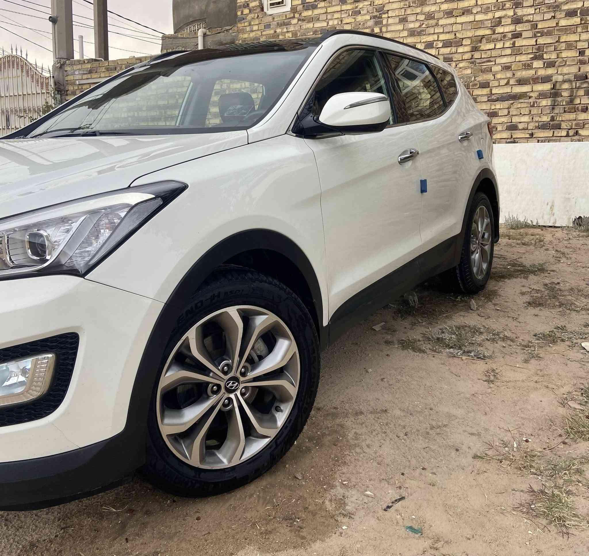 السلام عليكم للبيع سنتافي مديل 2013رقم (بغداد )إنكليزي مكفوله كفاله عامه نضيفه كلش ماشيه ١١٥ الف خليجي فول مواصفات كشنات جلد فتحه سقف بصمه تحكمات ستيرن ثلاث انضمه قياده
كشن كهربائي كامره بلاديه حساسات 
رياضي او عادي مري شفط 
تبريد ثلج تدفئه محرك 6 سلندر  تخم تاير جديد 
٧.راكب  حداديه جديده السياره مابيهه اي نقص السعر 160 وبيهه مجال (*********** )
(***********)
