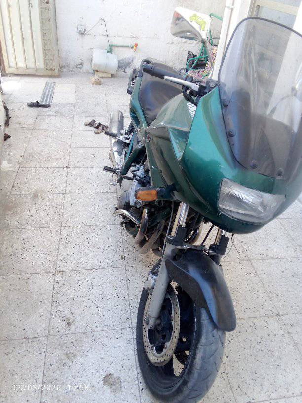 سلام عليكم 
بسبب الوعود الكاذبة 
يا اخي ليش تجي وتطي عربون وتروح وبعد متجي ع دراجه 
ياماها محرك وكير وكلجات ودبلات بلاد مامفتوحات 
المكينه مكفوله 
نكره سلف جيب الف فيتر وفحص 
بدون ارقام 
فقط مكاتبه مونفيس وكمرك 
بغداد الحريه ***********
