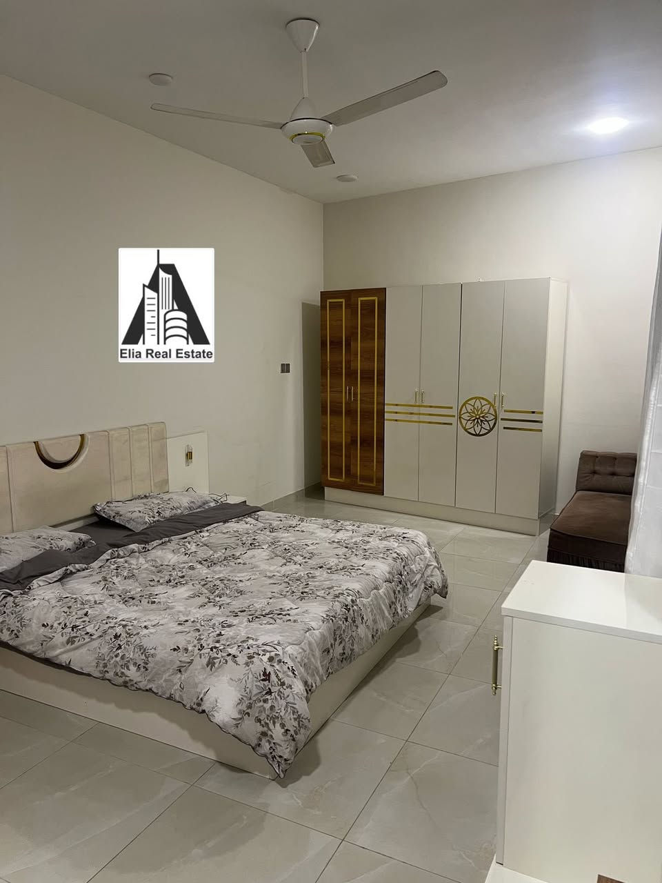 للأيجار في السيدية
مشتمل طابق ثاني جداً نظيف 
مؤثث بلكامل اثاث جديد ودرجه اولى 
يحتوي على 
استقبال ومطبخ وغرف نوم 
وصحيات وسطح 
الموقع : السيدية قرب شارع العلوه
الايجار : 850 الف شهرياً 
للاستفسار *********** حمزة 
مكتب ايليا للعقار
