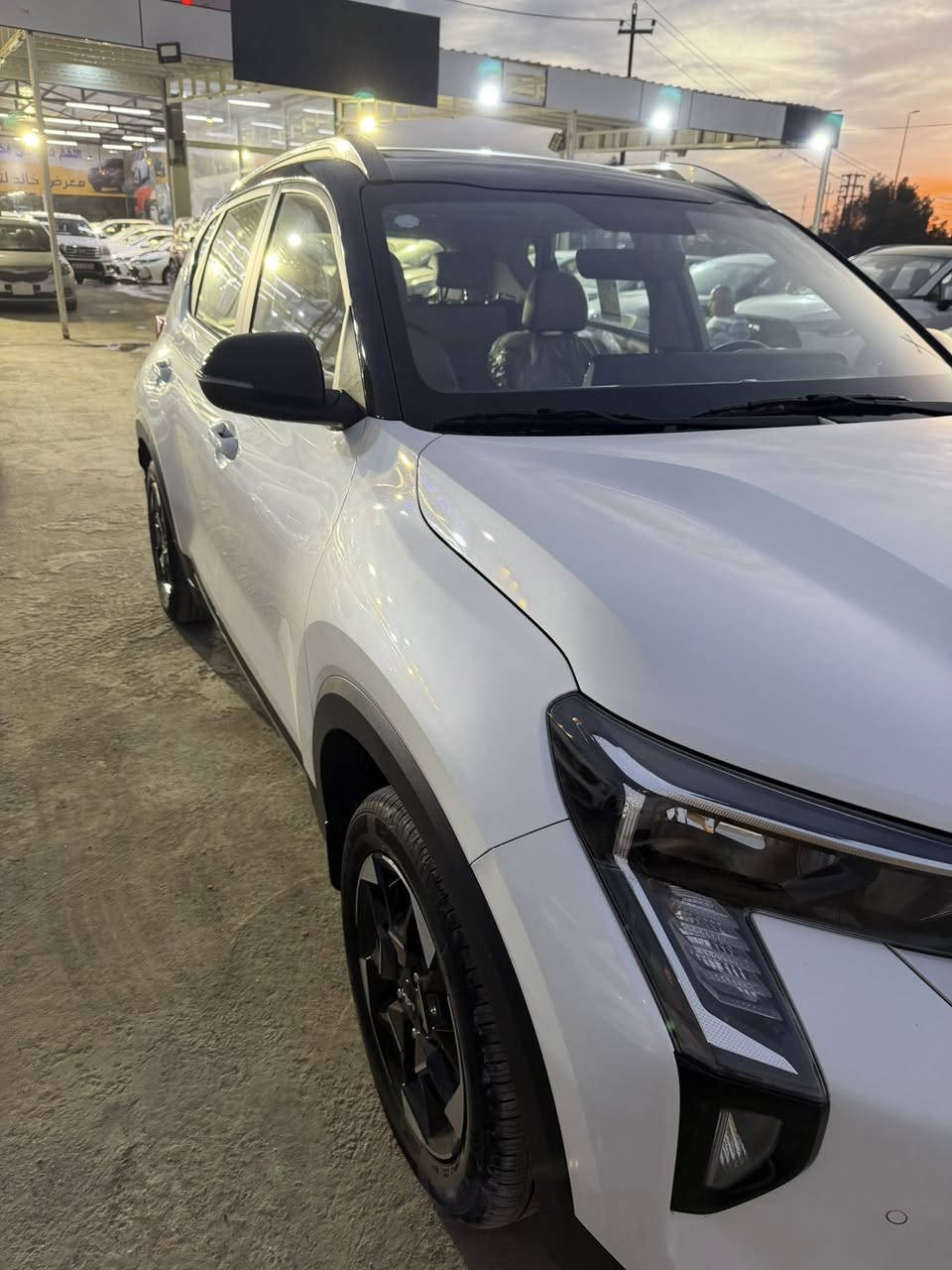 السلام عليكم
للبيع فقط بدون مراوس
كيا سونيت خليجي 
موديل (2025)@@
ماشية 14 الف
فوول مواصفات (تو كلر) قماره سوداء
فتحة سقف 
بصمة تشغيل 
تشغيل عن بعد 
كشن كهرباء
كشن تبريد
رقم بغداد
مكفوله
مكان السيارة الديوانية 
السعر168 ورقة $$$
***********
