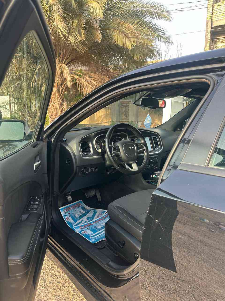 السلام عليكم 
للبيع جارجر وارد امريكي موديل 2017
حجم محرك 5.7 هيمي. rt 
فول مواصفات عدا الفتحه 
السياره استخدام شخصي ماشيه 75m
منضومه غاز فعاله عليها ادامه عامه 
كير محرك خير من الله السياره جاهزه للاخير 
مكان السياره بغداد التاجي قرب حسينيه البتول 
السعر 165 بيها مجال بسيط للاستفسار 
***********
