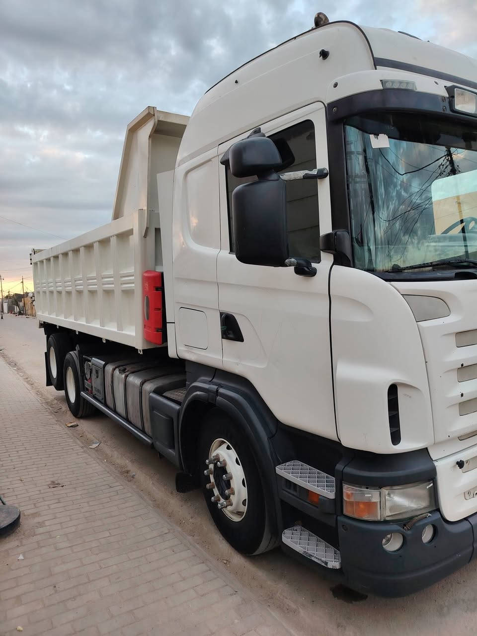 للبيع موديل ٢٠٠٦ بسمي لل٢٠٣٠ رقم نكليزي
تخم تاير مكينه كفاله ٨ نجكتر  ٦٢٠R 
الشاصي مكفول حته من الصبغ
قماره مكفوله خلفي مامي جوبلس كير كوبره ٣ب٣
بدي تفصال تدفه تبريد بل سنويه قلاب
سياره ع وضع الشركه برغي  ماعايزه
بريك كله دسك  ***********
 السعر ٣٨٥ بيه مجال بصيط
